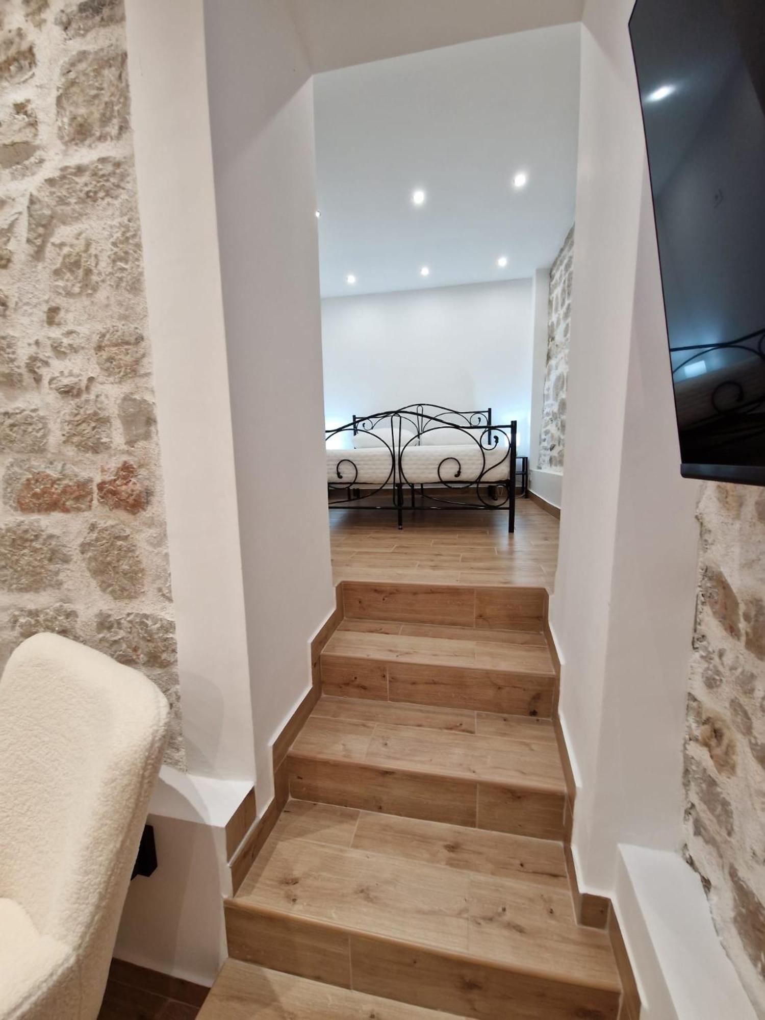 Small House Saint Michael شيبينيك المظهر الخارجي الصورة