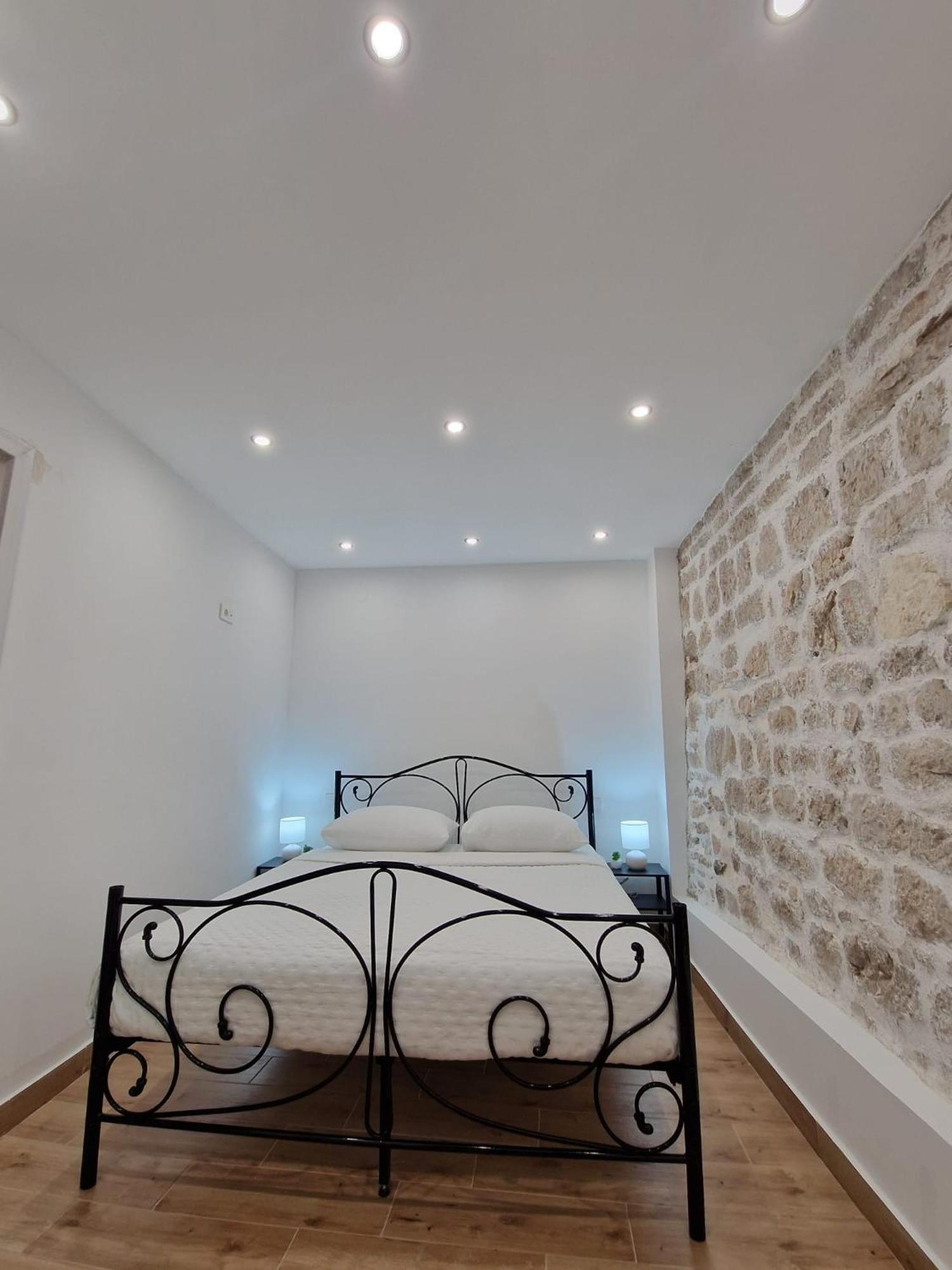 Small House Saint Michael شيبينيك المظهر الخارجي الصورة