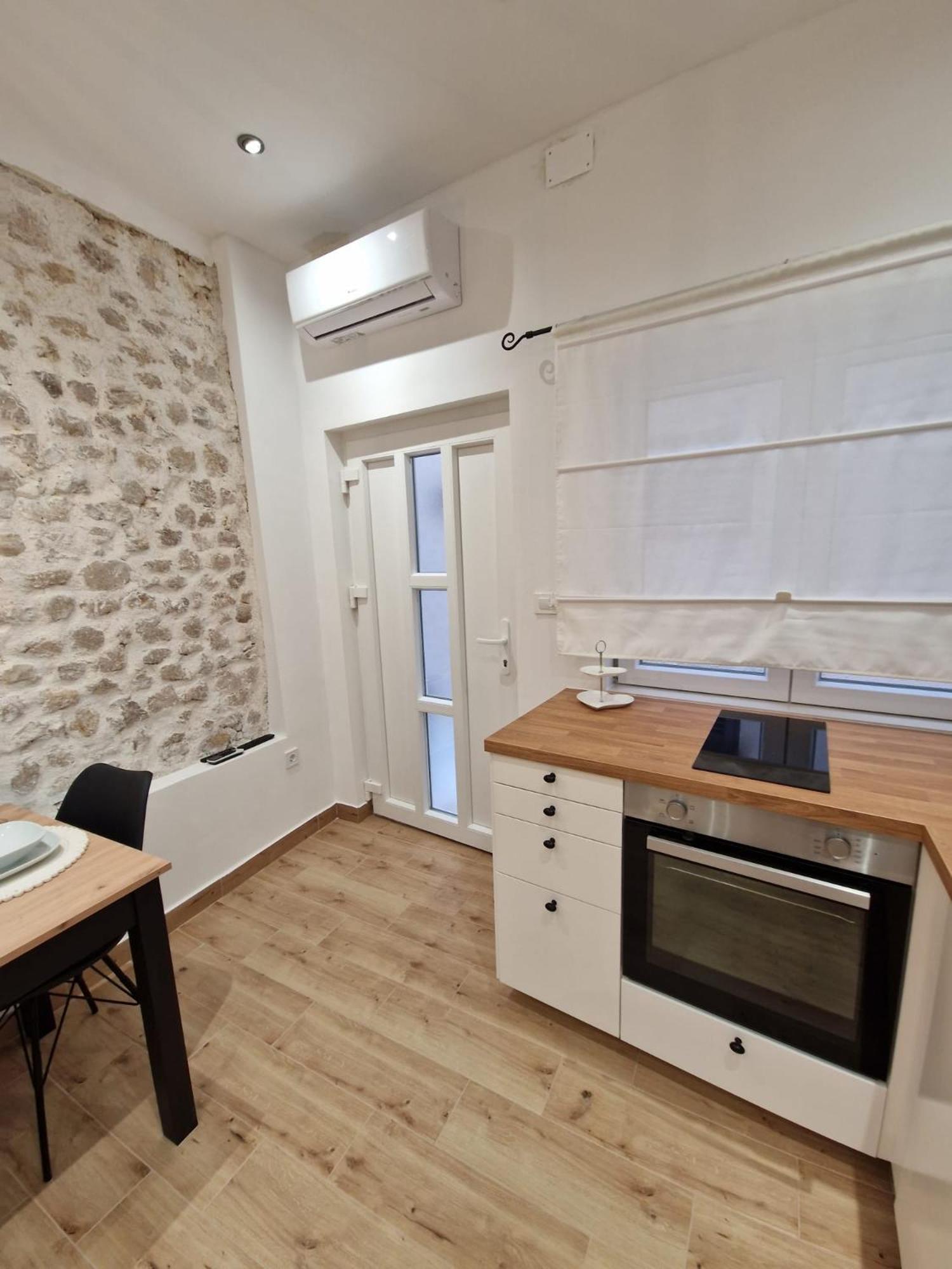 Small House Saint Michael شيبينيك المظهر الخارجي الصورة