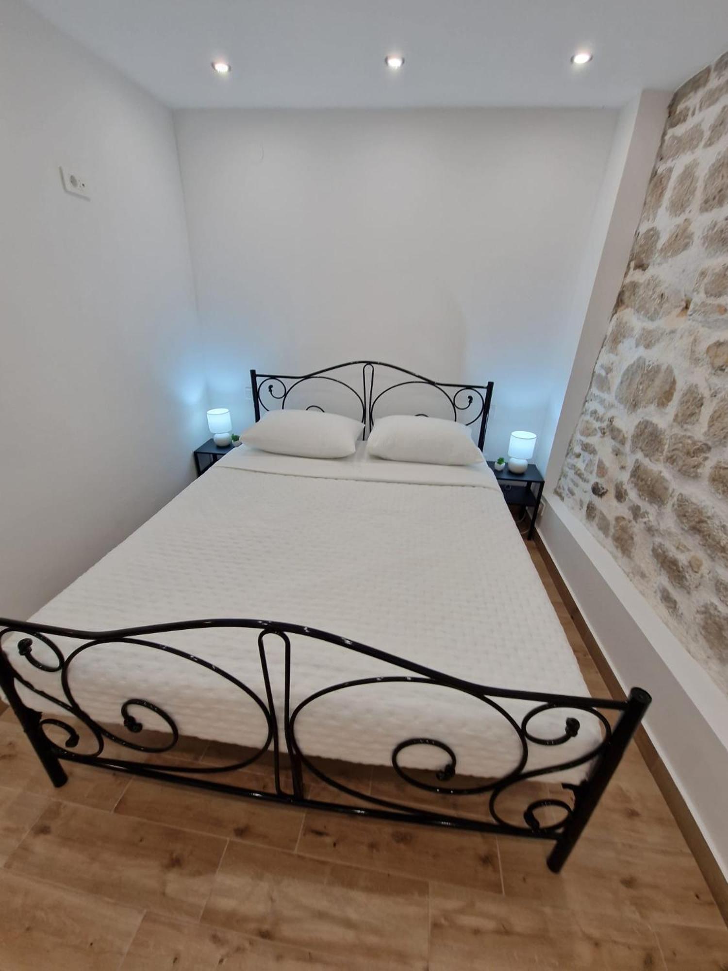 Small House Saint Michael شيبينيك المظهر الخارجي الصورة