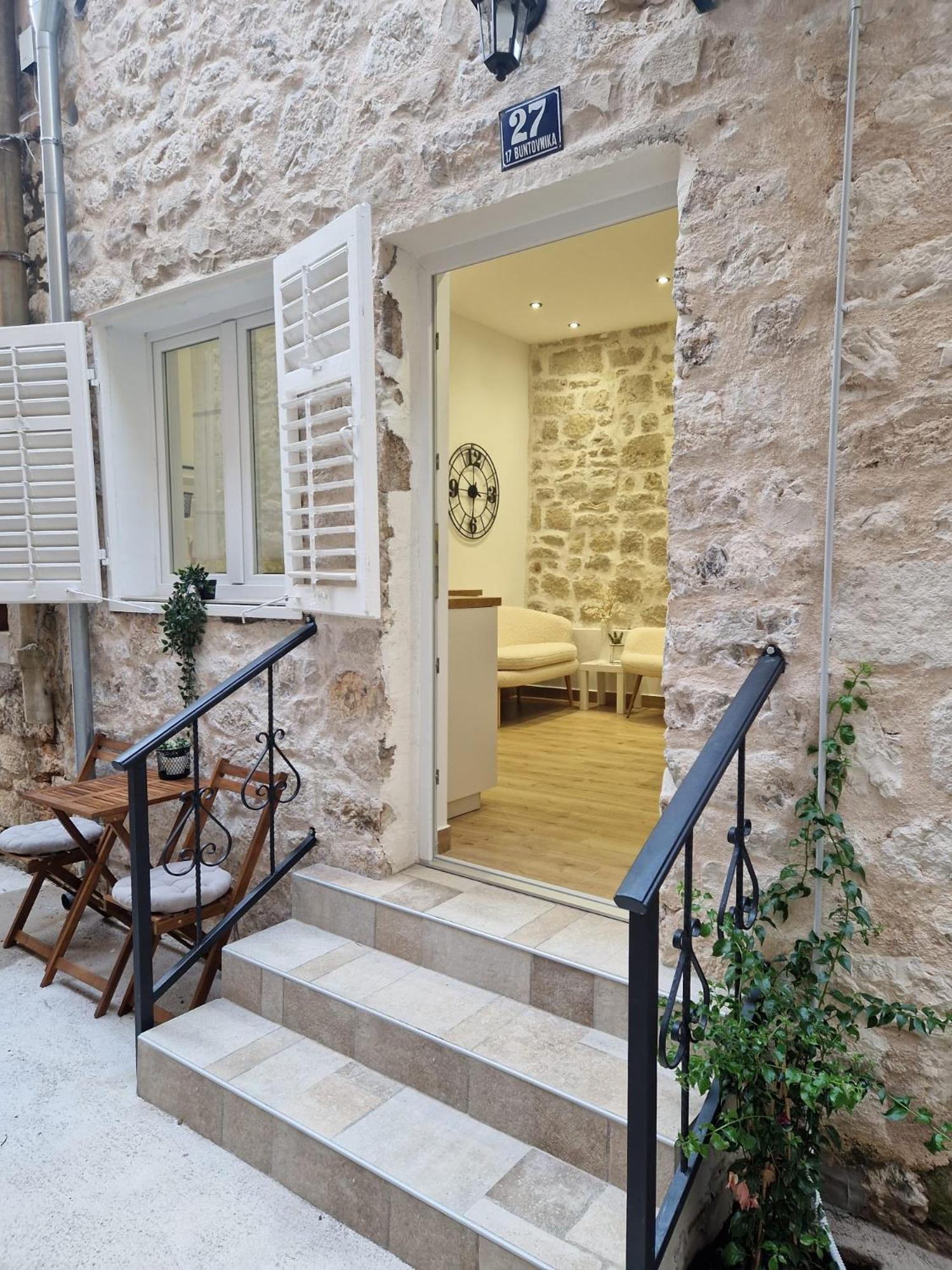 Small House Saint Michael شيبينيك المظهر الخارجي الصورة
